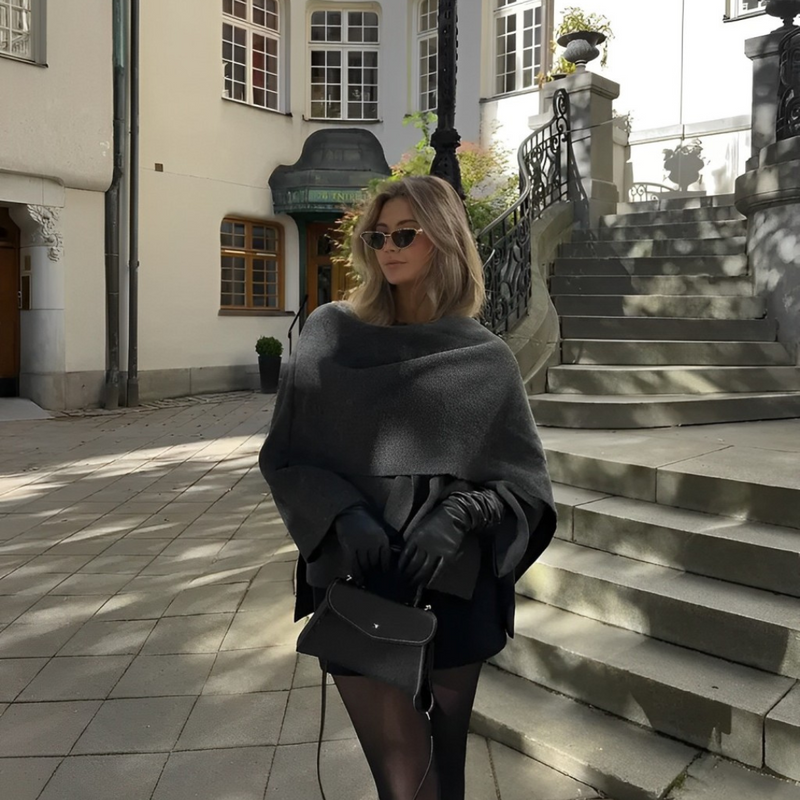 Deborah – Stilig cape coat