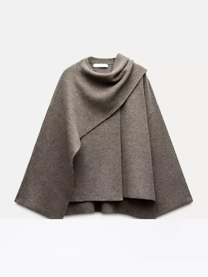 Neeraj – Elegant stickad kappa med asymmetrisk scarf